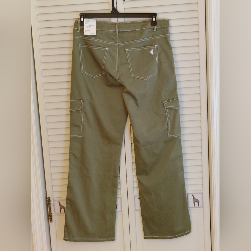 VIP Women's Green Cargo Jeans - Picture 2 of 5